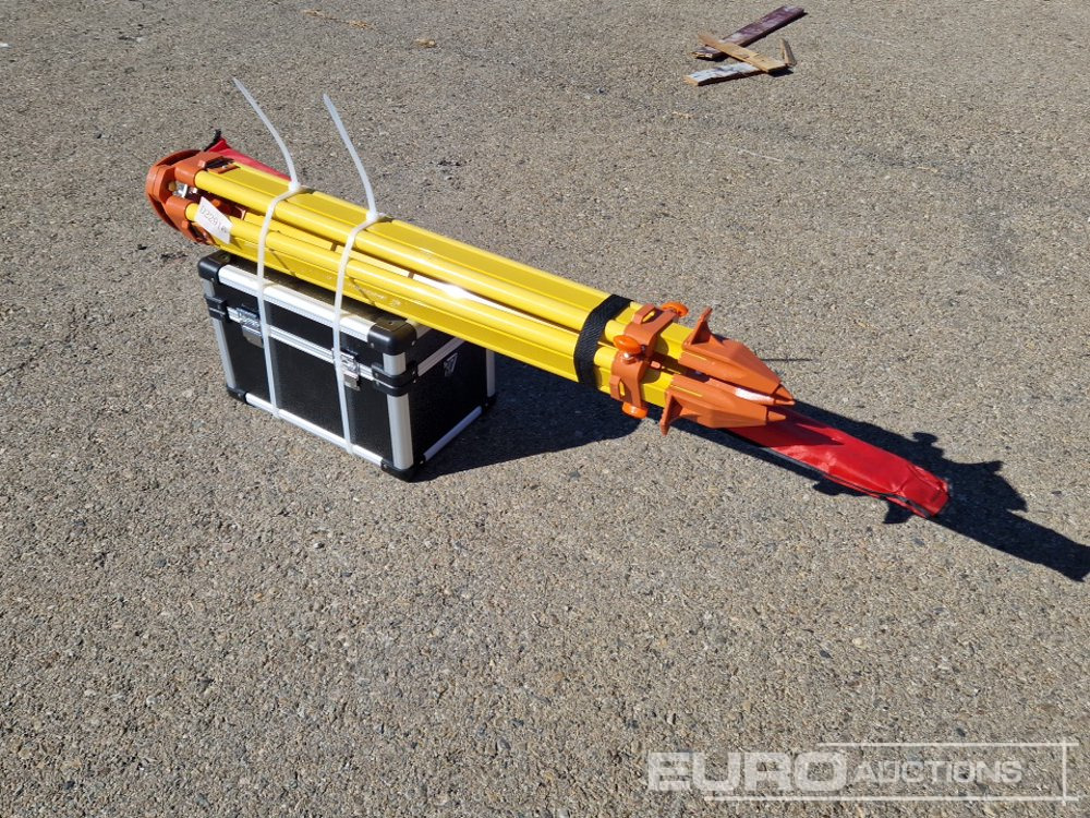 Unused 2025 Captok Self-Leveling Rotary Laser Level With Batteries, Receiver, Tripod, Grade Rod - 车间设备:图1 Unused 2025 Captok Self-Leveling Rotary Laser Level With Batteries, Receiver, Tripod, Grade Rod - 车间设备:图1