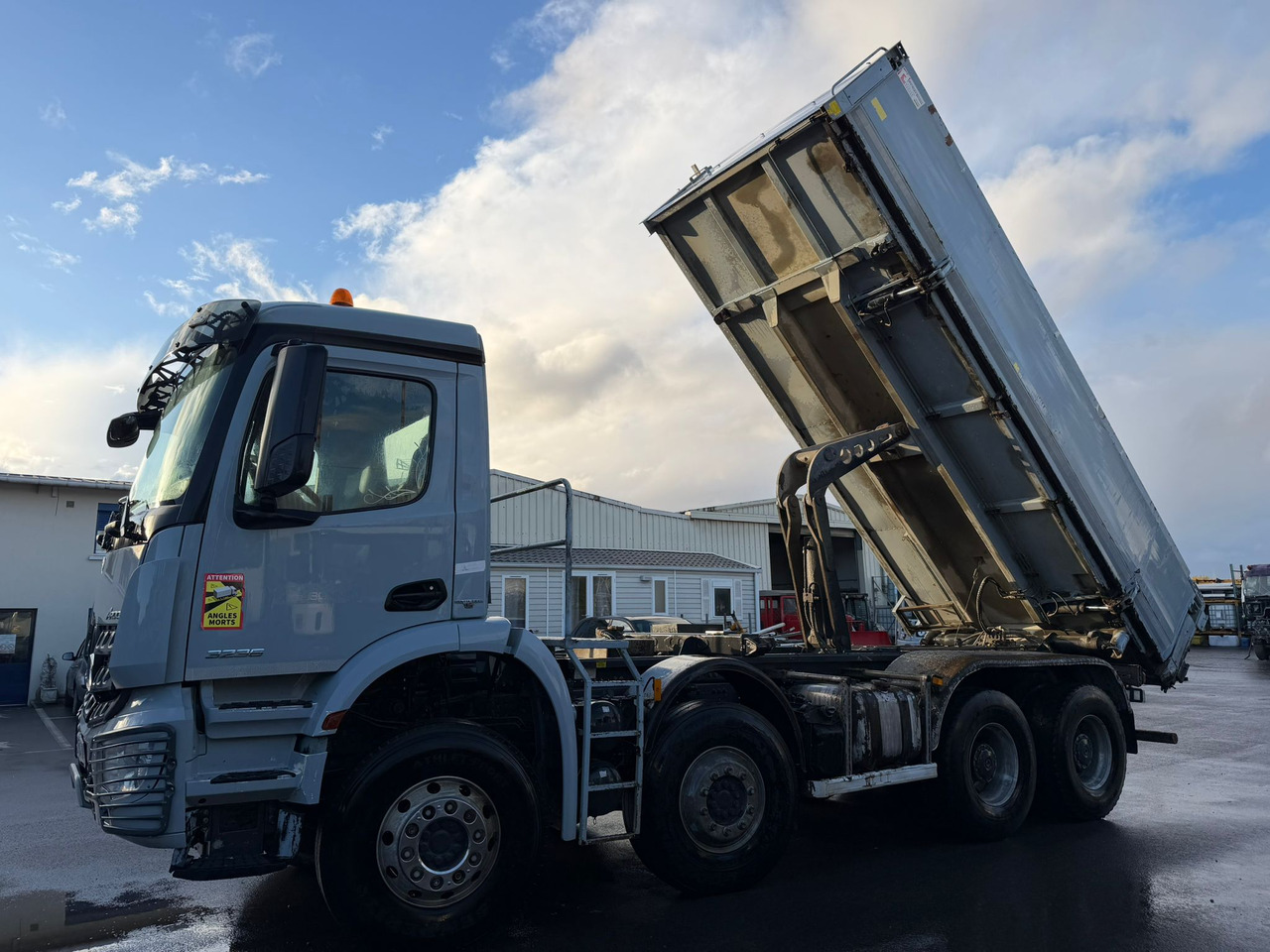 Camion porteur bi-benne EM-584-QH - 翻斗车:图2 Camion porteur bi-benne EM-584-QH - 翻斗车:图2