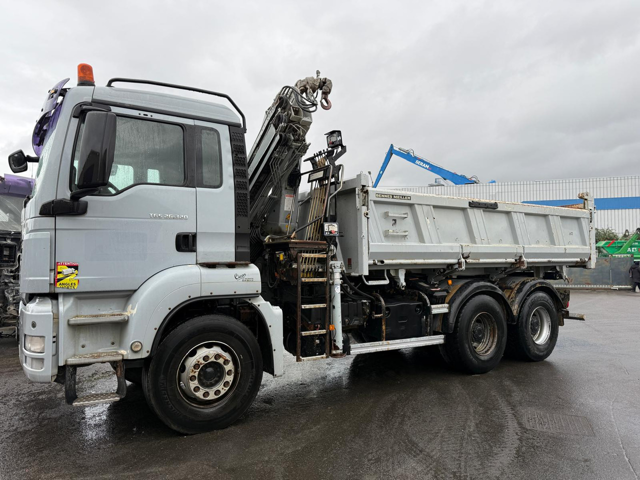 Camion porteur grue bi-benne MAN TGS 26.320 AB-504-HR - 翻斗车, 起重车:图2 Camion porteur grue bi-benne MAN TGS 26.320 AB-504-HR - 翻斗车, 起重车:图2