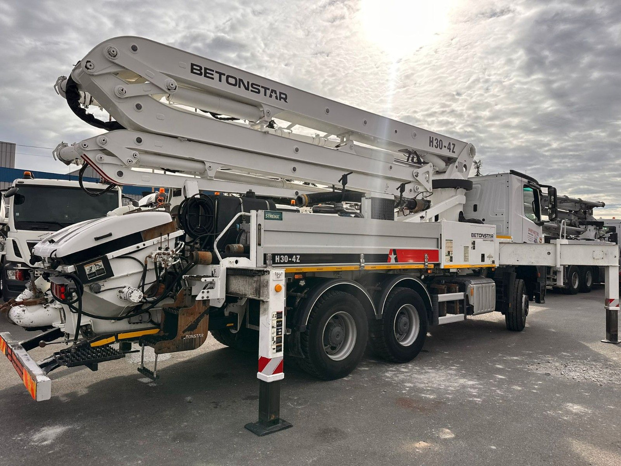Mercedes-Benz Arocs 2640 - 混凝土泵车:图4 Mercedes-Benz Arocs 2640 - 混凝土泵车:图4