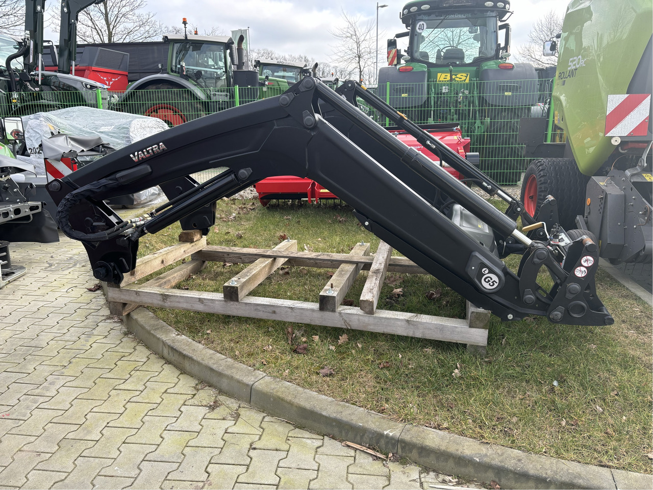 Alö Frontlader G5L Valtra - 牵引车前端装载机:图1 Alö Frontlader G5L Valtra - 牵引车前端装载机:图1