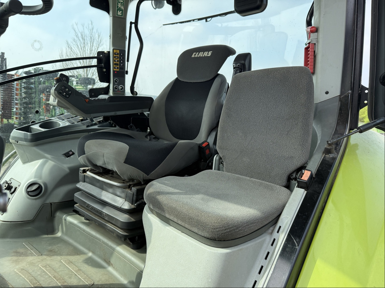 Claas Axion 830 - 拖拉机:图2 Claas Axion 830 - 拖拉机:图2
