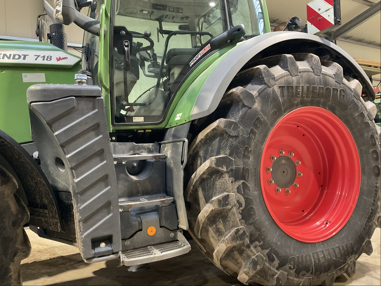 Fendt 718 Vario S4 ProfiPlus - 拖拉机:图4 Fendt 718 Vario S4 ProfiPlus - 拖拉机:图4