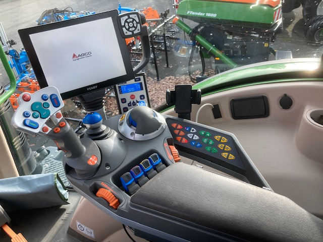 Fendt 720 Vario S4 ProfiPlus - 拖拉机:图4 Fendt 720 Vario S4 ProfiPlus - 拖拉机:图4