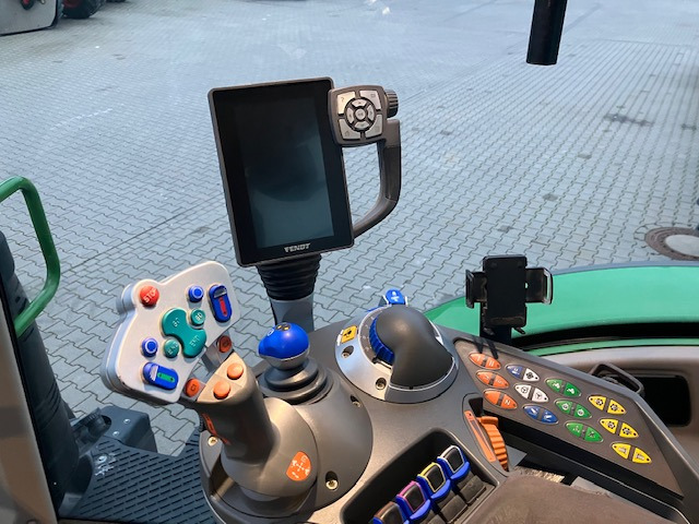 Fendt 724 Vario S4 Profi - 拖拉机:图2 Fendt 724 Vario S4 Profi - 拖拉机:图2