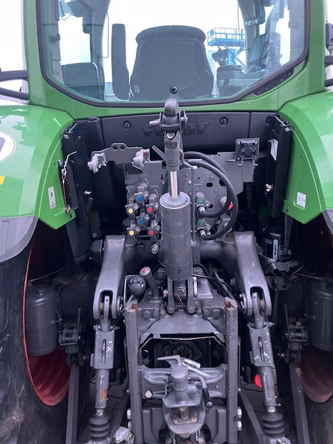 Fendt 724 Vario S4 Profi - 拖拉机:图3 Fendt 724 Vario S4 Profi - 拖拉机:图3