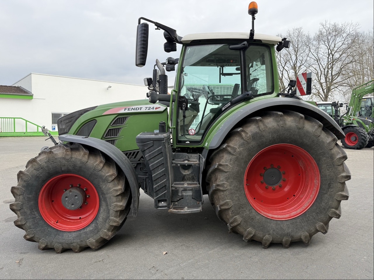 Fendt 724 Vario S4 - 拖拉机:图2 Fendt 724 Vario S4 - 拖拉机:图2