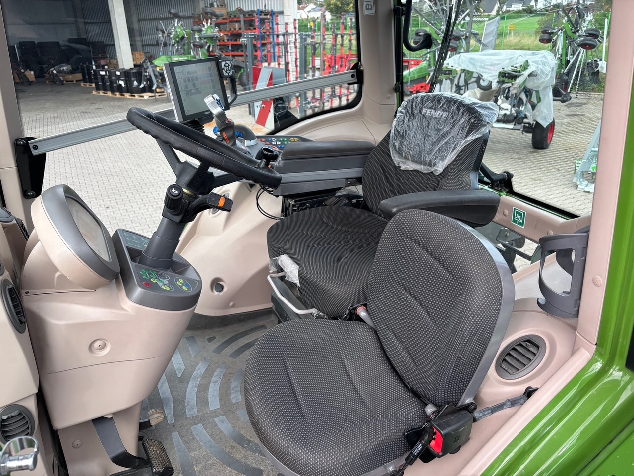 Fendt 826 Vario S4 ProfiPlus - 拖拉机:图4 Fendt 826 Vario S4 ProfiPlus - 拖拉机:图4