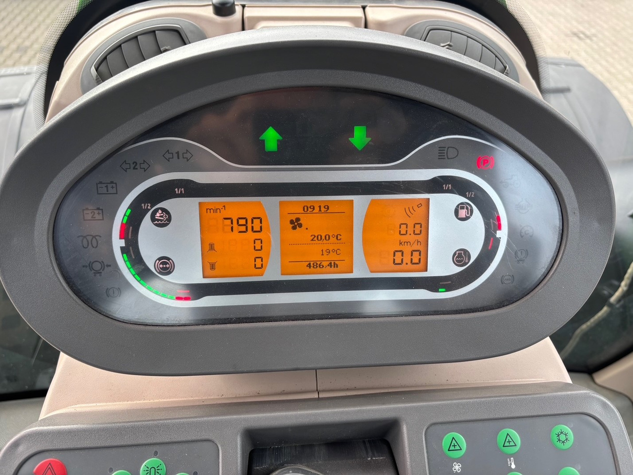 Fendt 826 Vario S4 ProfiPlus - 拖拉机:图2 Fendt 826 Vario S4 ProfiPlus - 拖拉机:图2