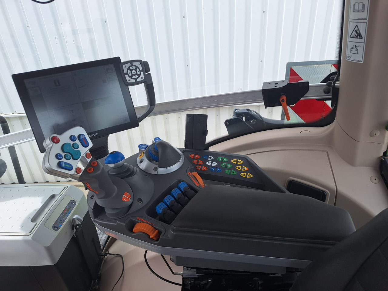 Fendt 828 Vario S4 ProfiPlus - 拖拉机:图5 Fendt 828 Vario S4 ProfiPlus - 拖拉机:图5