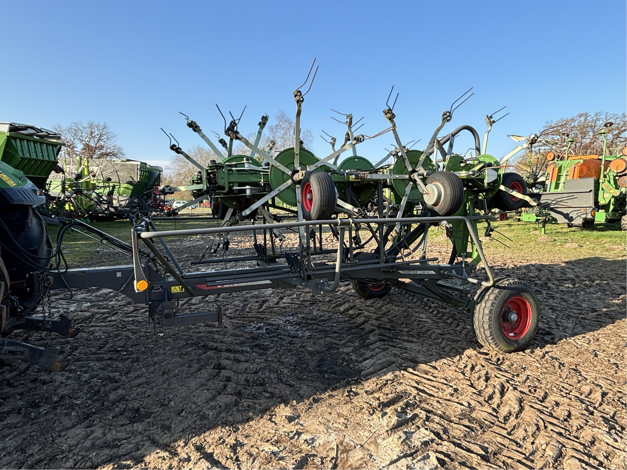 Fendt Twister 13010T - 翻草机/ 搂草机:图1 Fendt Twister 13010T - 翻草机/ 搂草机:图1