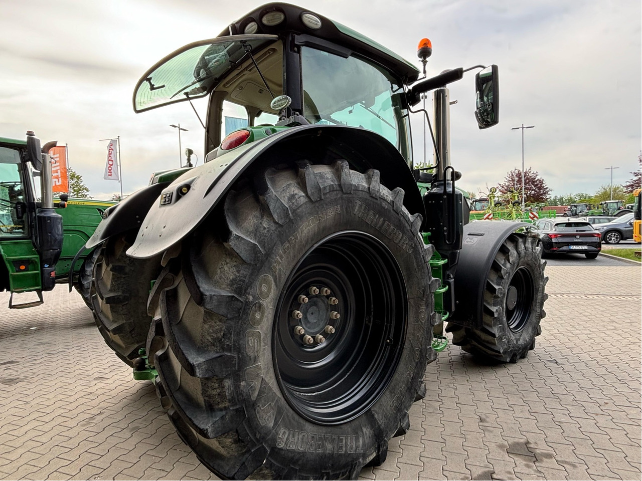 John Deere 6215 R - 拖拉机:图5 John Deere 6215 R - 拖拉机:图5