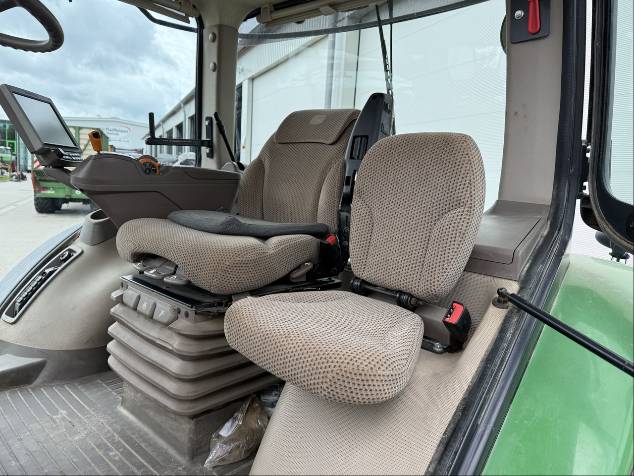 John Deere 7310R E23 - 拖拉机:图2 John Deere 7310R E23 - 拖拉机:图2