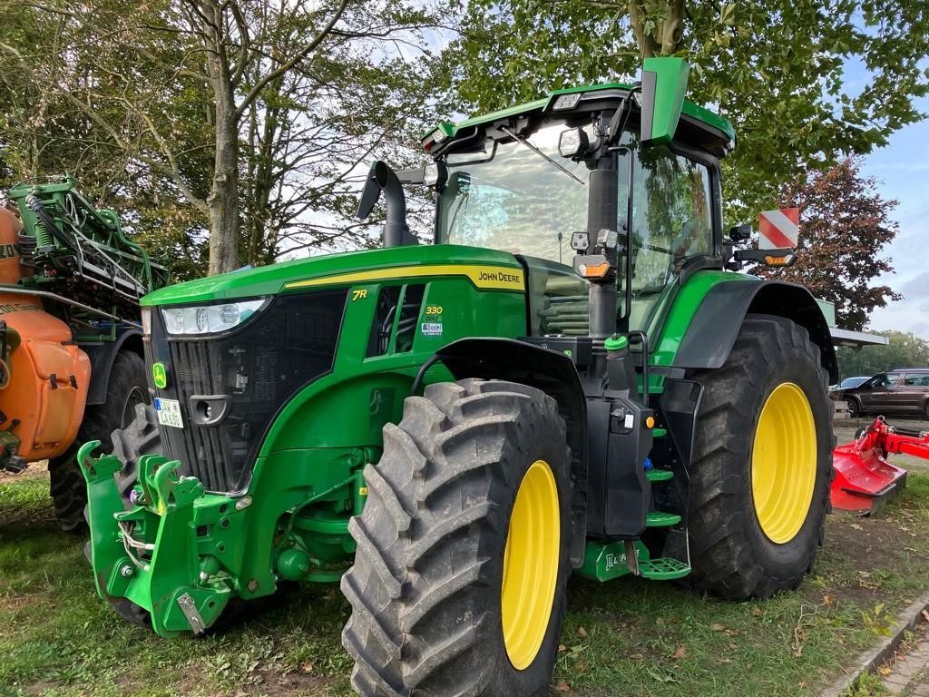 John Deere 7R 330 - 拖拉机:图1 John Deere 7R 330 - 拖拉机:图1
