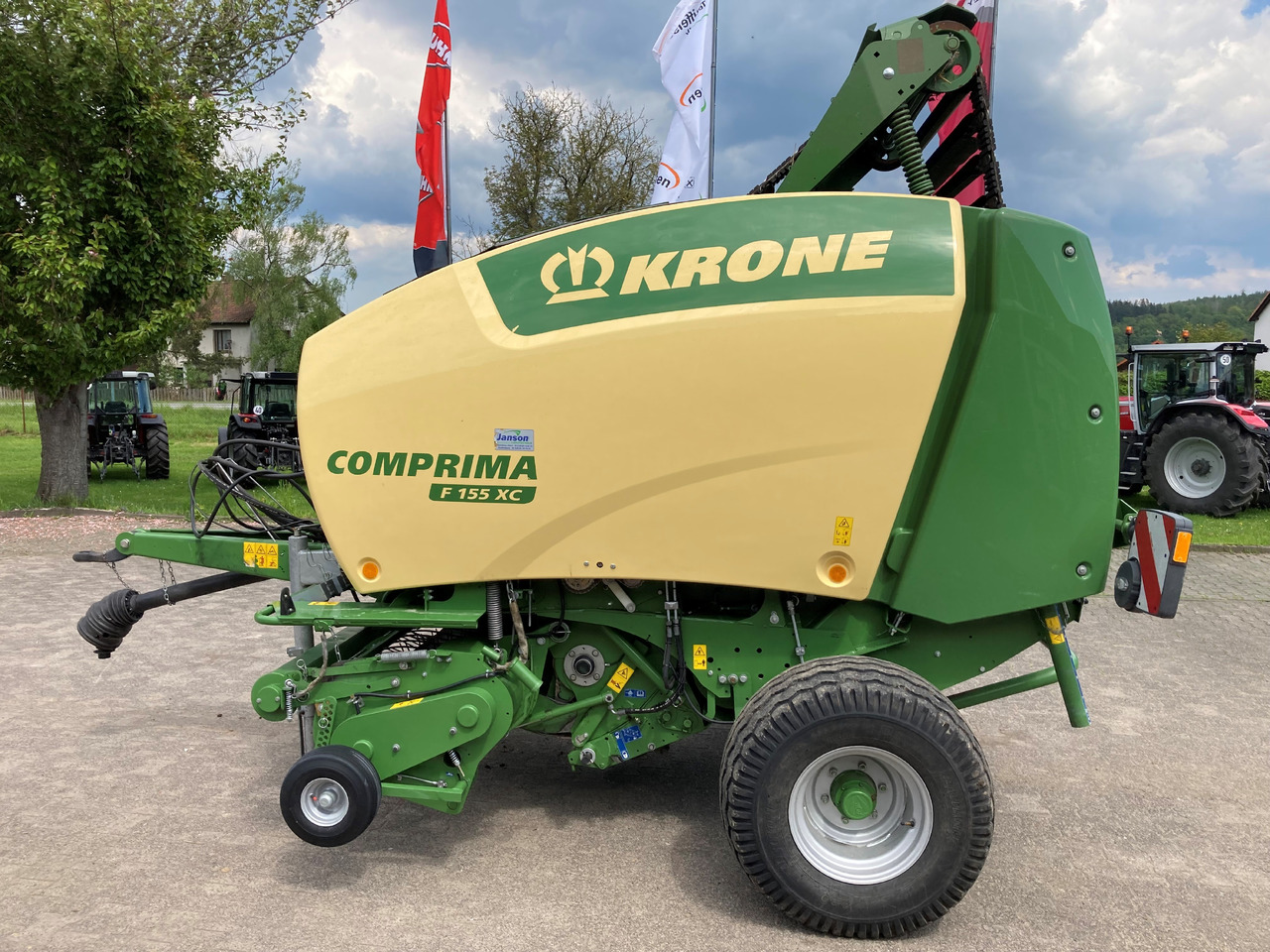 Krone Comprima F 155 XC - 干草和饲料设备:图1 Krone Comprima F 155 XC - 干草和饲料设备:图1