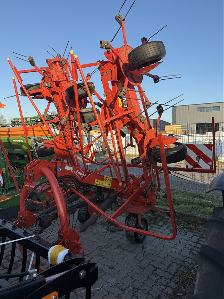 Kuhn Heuwender GF 8702 - 翻草机/ 搂草机:图3 Kuhn Heuwender GF 8702 - 翻草机/ 搂草机:图3