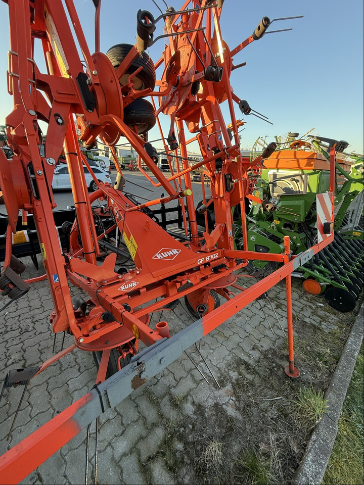 Kuhn Heuwender GF 8702 - 翻草机/ 搂草机:图2 Kuhn Heuwender GF 8702 - 翻草机/ 搂草机:图2