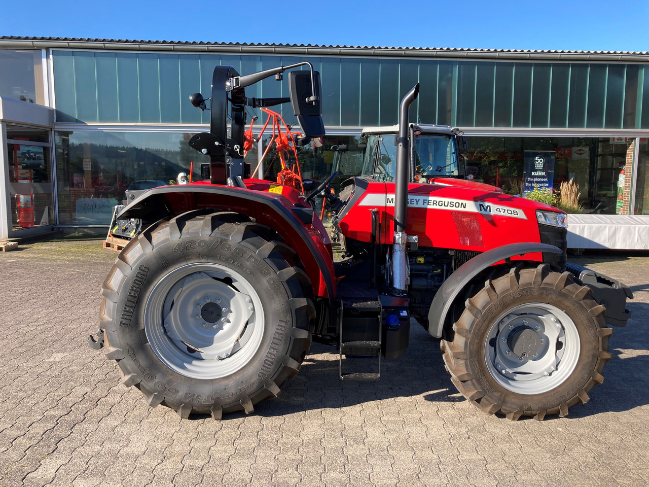 Massey Ferguson 4708 M Plattform Essential - 拖拉机:图1 Massey Ferguson 4708 M Plattform Essential - 拖拉机:图1