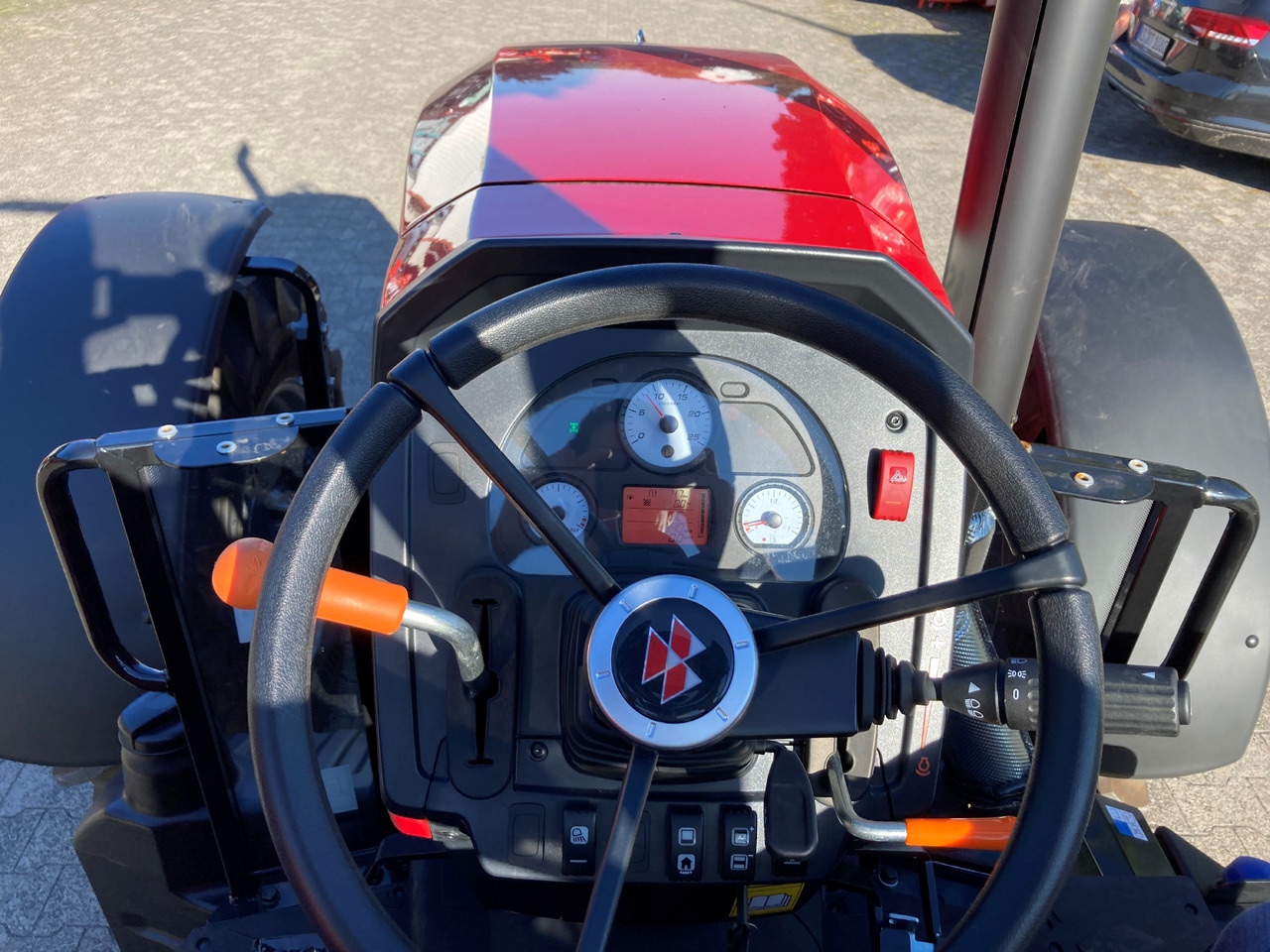 Massey Ferguson 4708 M Plattform Essential - 拖拉机:图3 Massey Ferguson 4708 M Plattform Essential - 拖拉机:图3