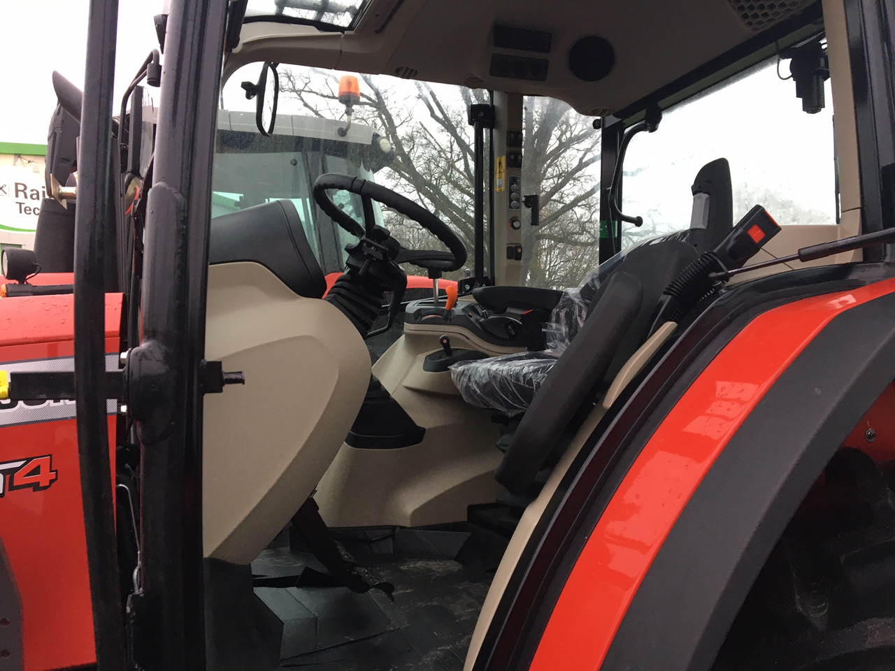 Massey Ferguson 5711 M Dyna-4 4WD Essent - 拖拉机:图4 Massey Ferguson 5711 M Dyna-4 4WD Essent - 拖拉机:图4