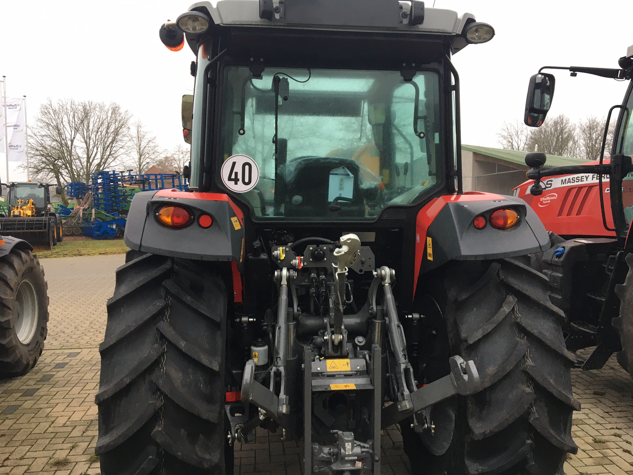 Massey Ferguson 5711 M Dyna-4 4WD Essent - 拖拉机:图5 Massey Ferguson 5711 M Dyna-4 4WD Essent - 拖拉机:图5
