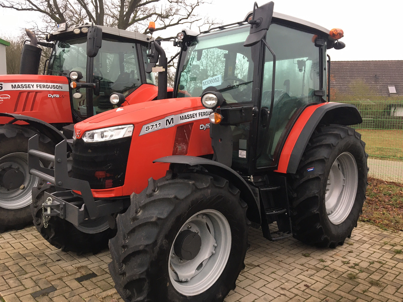 Massey Ferguson 5711 M Dyna-4 4WD Essent - 拖拉机:图1 Massey Ferguson 5711 M Dyna-4 4WD Essent - 拖拉机:图1