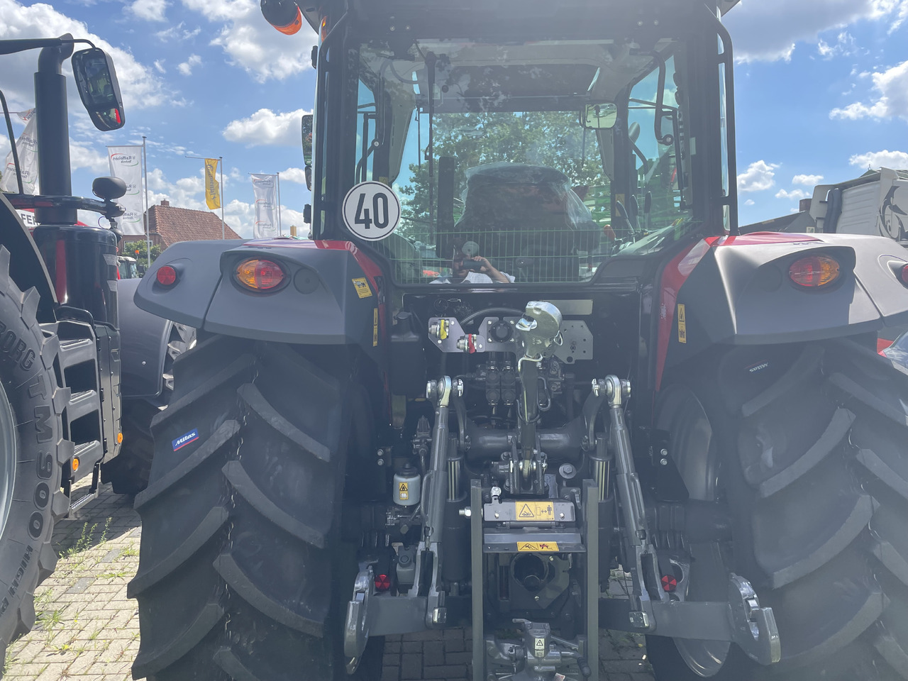Massey Ferguson 5711M Dyna-4 4WD Cab - 拖拉机:图4 Massey Ferguson 5711M Dyna-4 4WD Cab - 拖拉机:图4