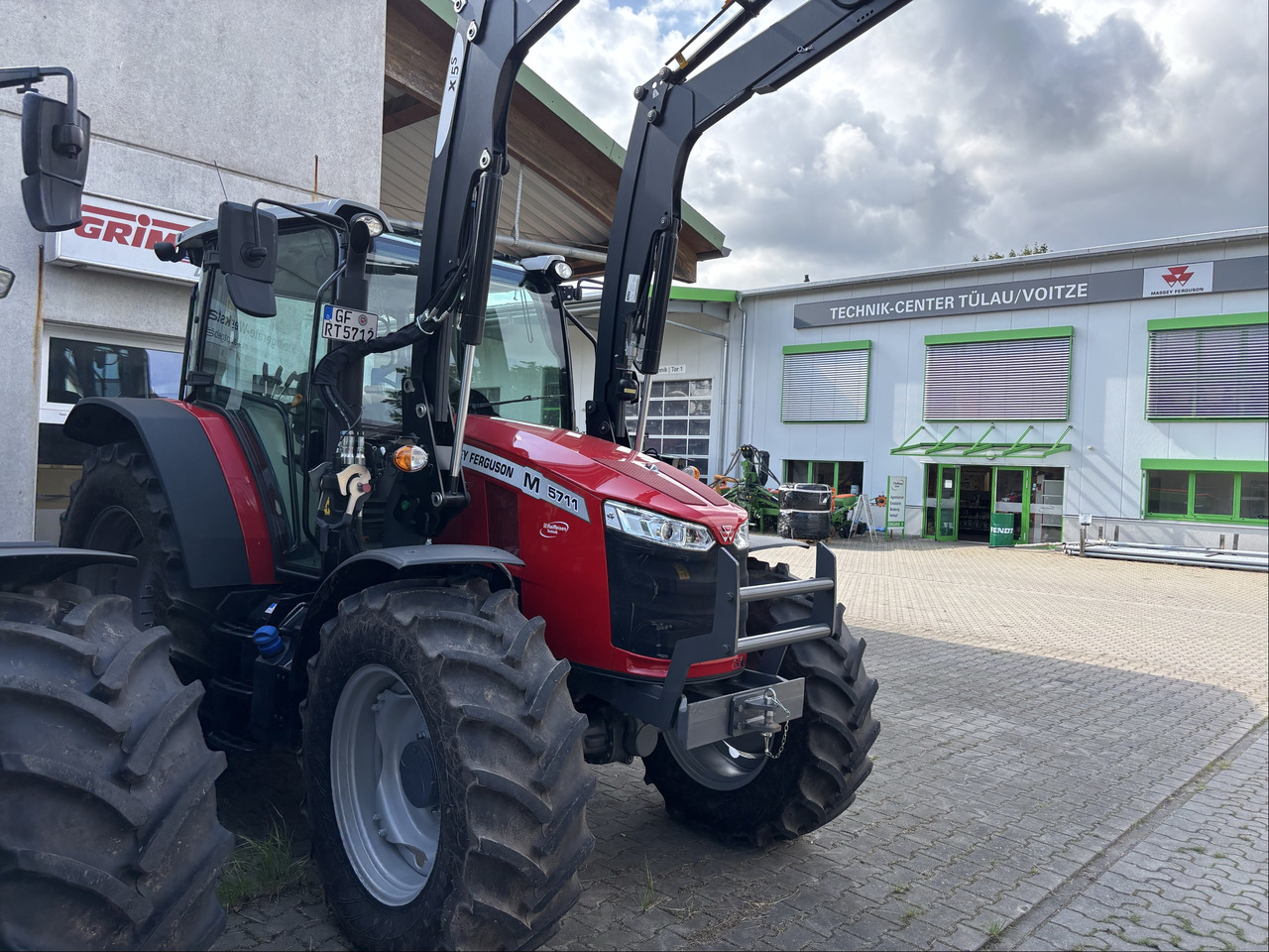 Massey Ferguson 5711M Dyna-4 4WD Cab - 拖拉机:图1 Massey Ferguson 5711M Dyna-4 4WD Cab - 拖拉机:图1
