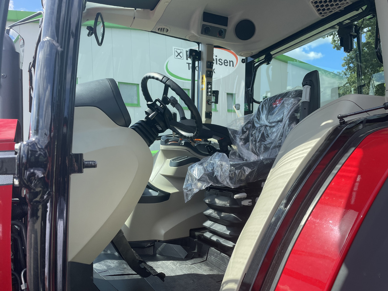 Massey Ferguson 5711M Dyna-4 4WD Cab - 拖拉机:图3 Massey Ferguson 5711M Dyna-4 4WD Cab - 拖拉机:图3
