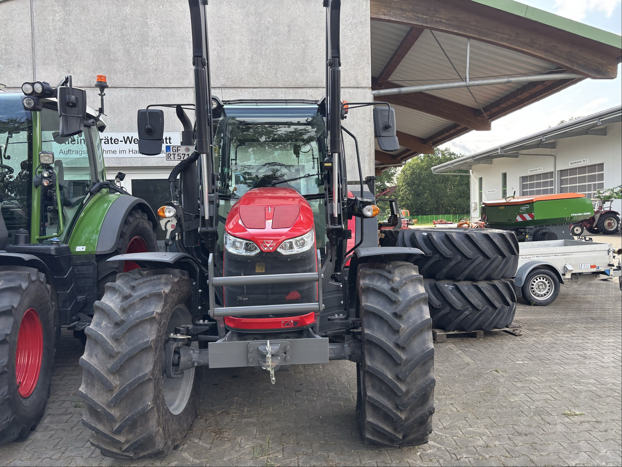 Massey Ferguson 5711M Dyna-4 4WD Cab - 拖拉机:图5 Massey Ferguson 5711M Dyna-4 4WD Cab - 拖拉机:图5