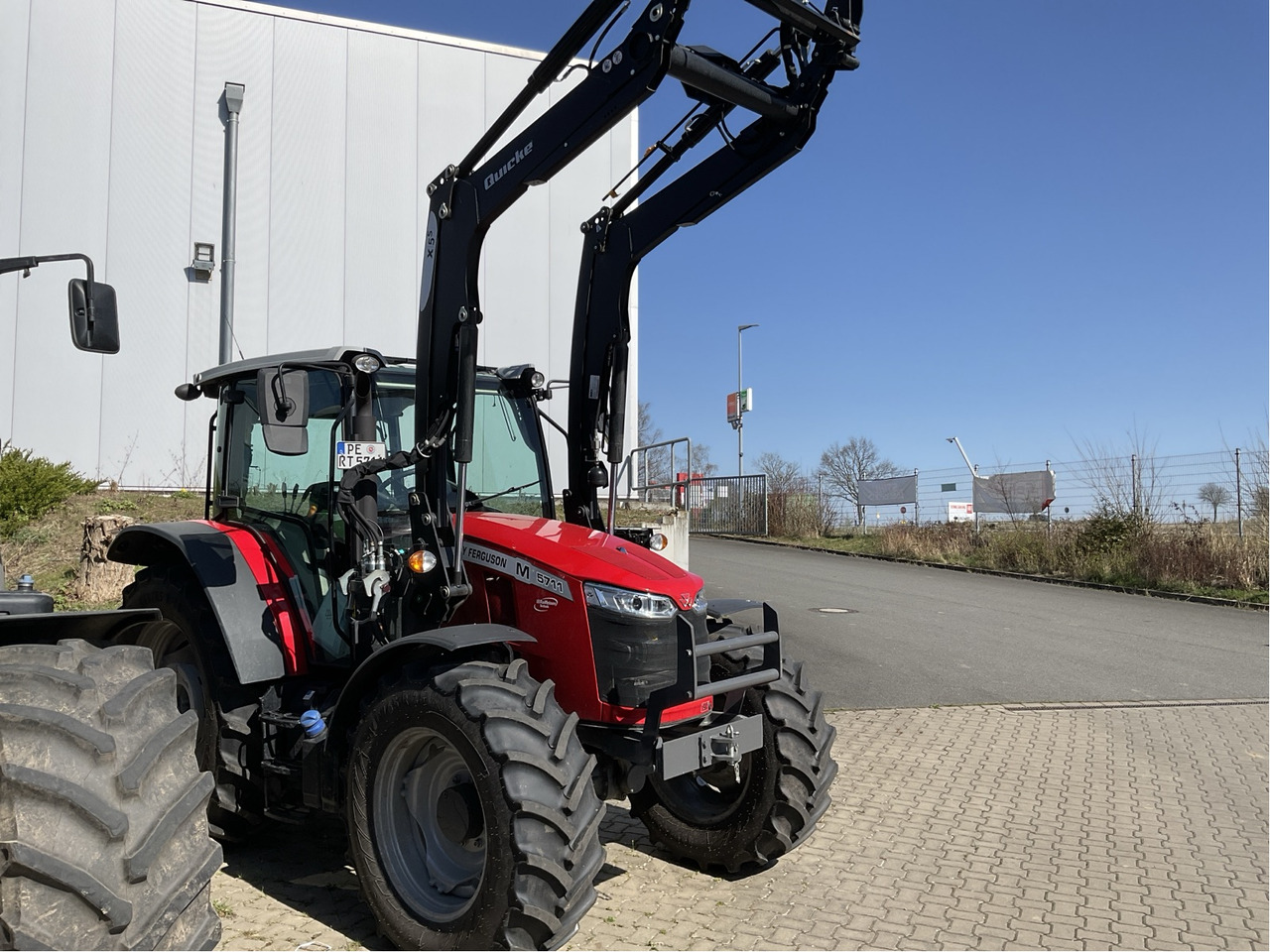 Massey Ferguson 5711M Dyna-44WD Cab Essen - 拖拉机:图1 Massey Ferguson 5711M Dyna-44WD Cab Essen - 拖拉机:图1