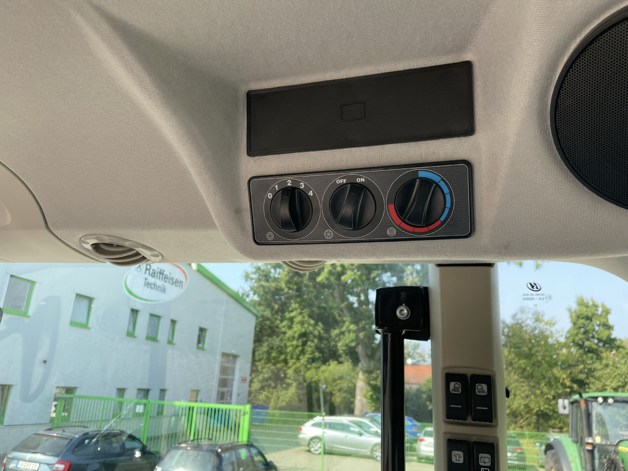 Massey Ferguson 5712M 4WD Cab Essential - 拖拉机:图4 Massey Ferguson 5712M 4WD Cab Essential - 拖拉机:图4
