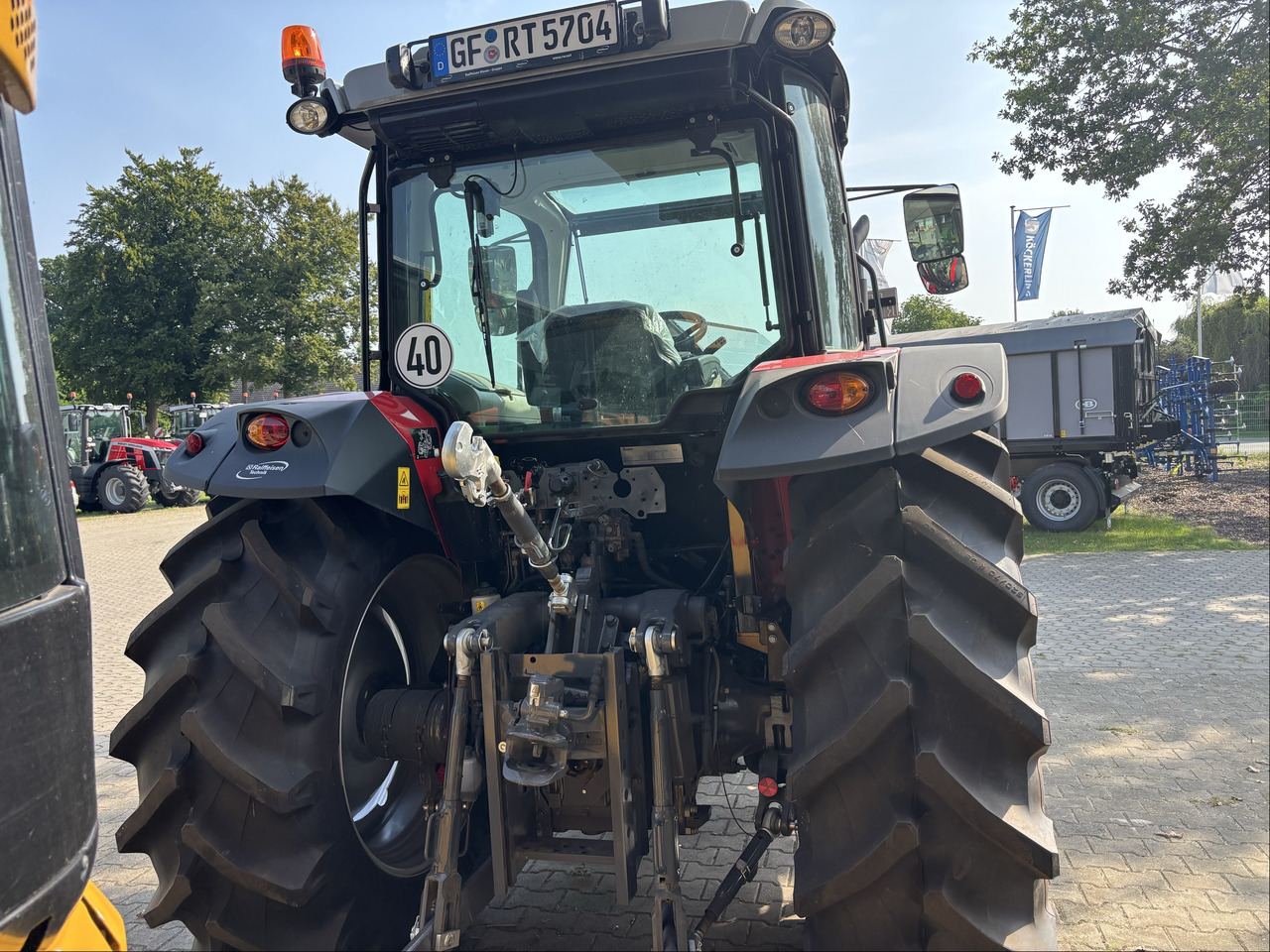 Massey Ferguson 5712M 4WD Cab Essential - 拖拉机:图4 Massey Ferguson 5712M 4WD Cab Essential - 拖拉机:图4