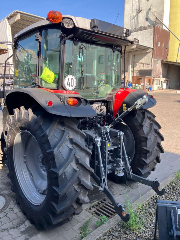 Massey Ferguson 5713 M 4WD Cab Essential - 拖拉机:图4 Massey Ferguson 5713 M 4WD Cab Essential - 拖拉机:图4