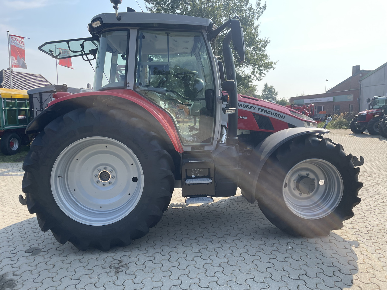 Massey Ferguson 5S.145 Dyna-6 Exclusive - 拖拉机:图2 Massey Ferguson 5S.145 Dyna-6 Exclusive - 拖拉机:图2