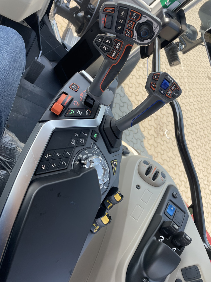 Massey Ferguson 5S.145 Dyna-6 Exclusive - 拖拉机:图4 Massey Ferguson 5S.145 Dyna-6 Exclusive - 拖拉机:图4