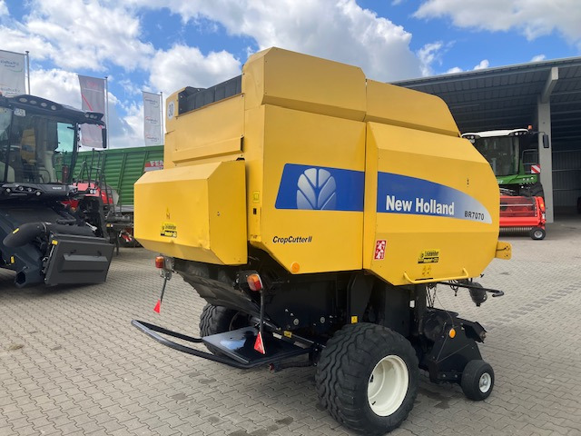 New Holland BR 7070 Crop Cutter II - 干草和饲料设备:图2 New Holland BR 7070 Crop Cutter II - 干草和饲料设备:图2