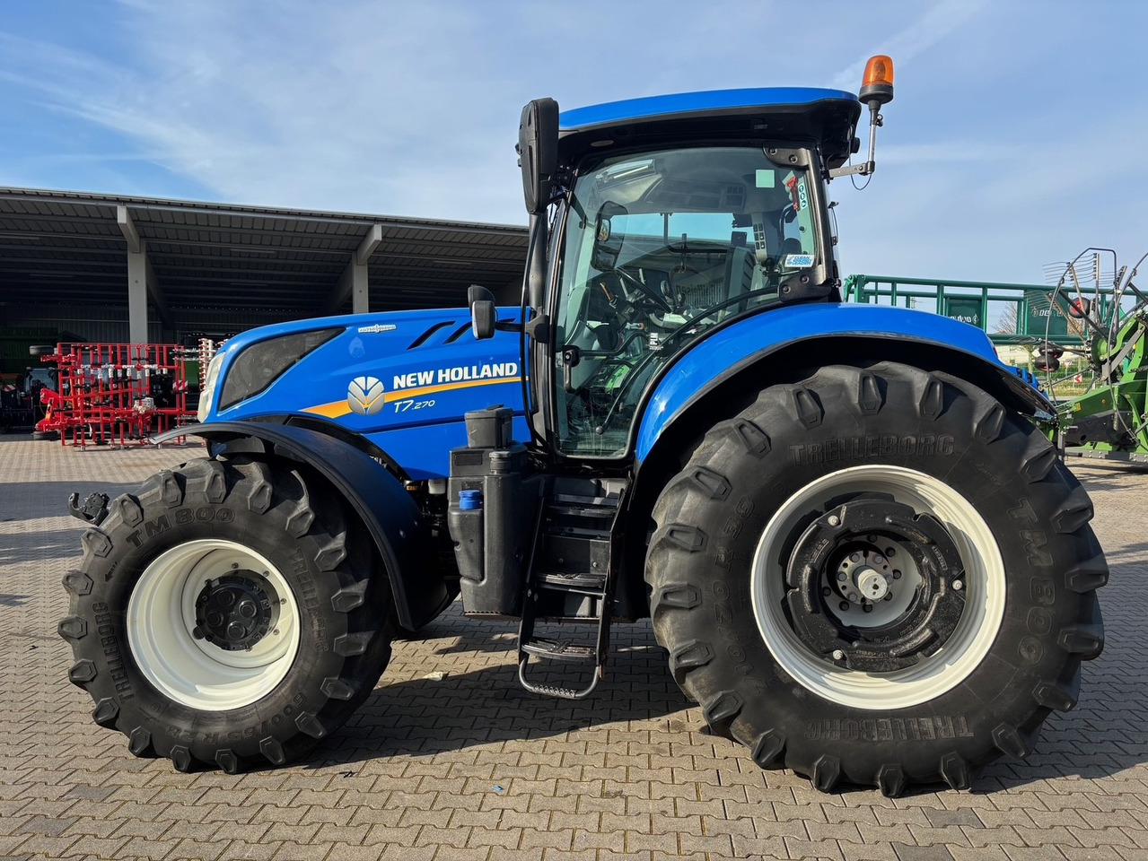 New Holland T 7.270 AC - 拖拉机:图1 New Holland T 7.270 AC - 拖拉机:图1