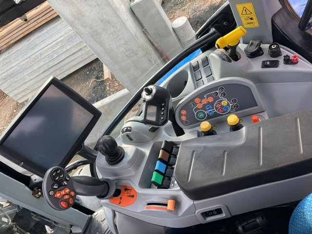 New Holland T7.200 Autocommand - 拖拉机:图3 New Holland T7.200 Autocommand - 拖拉机:图3