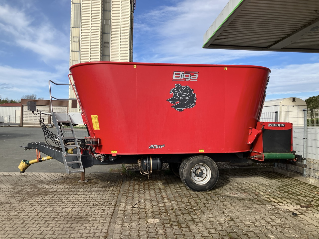 Peecon Peecon Biga 20-215 Twin Plus - 饲料搅拌车:图1 Peecon Peecon Biga 20-215 Twin Plus - 饲料搅拌车:图1