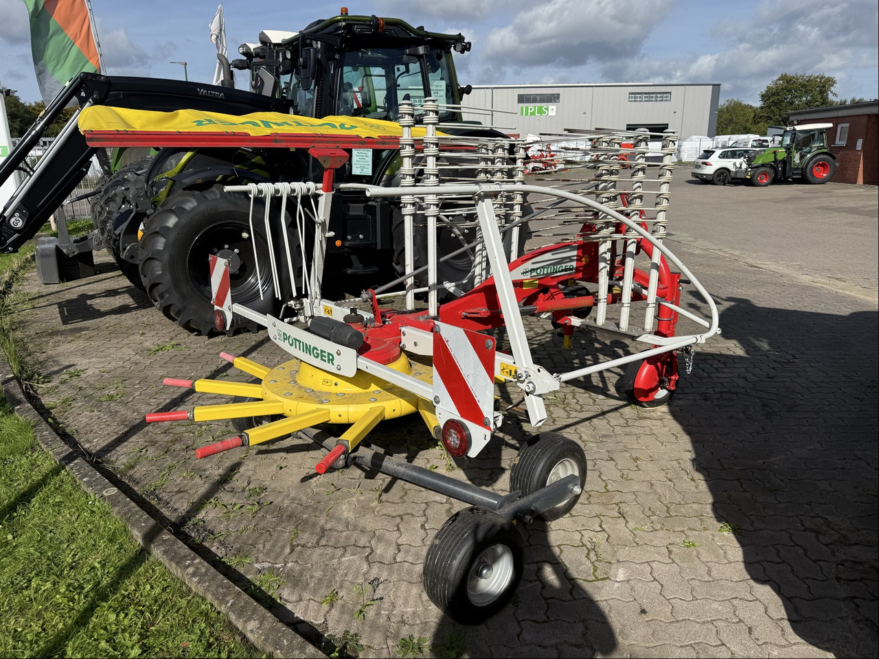 Pöttinger TOP 422 Einkreiselschwader - 翻草机/ 搂草机:图5 Pöttinger TOP 422 Einkreiselschwader - 翻草机/ 搂草机:图5