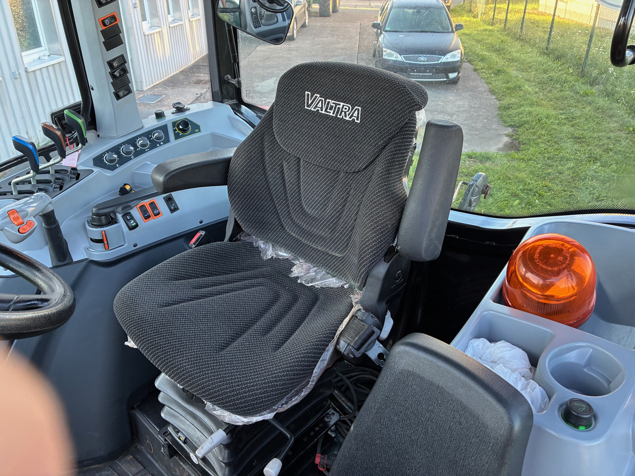 Valtra A114MH4 AC 71.5 - 拖拉机:图4 Valtra A114MH4 AC 71.5 - 拖拉机:图4