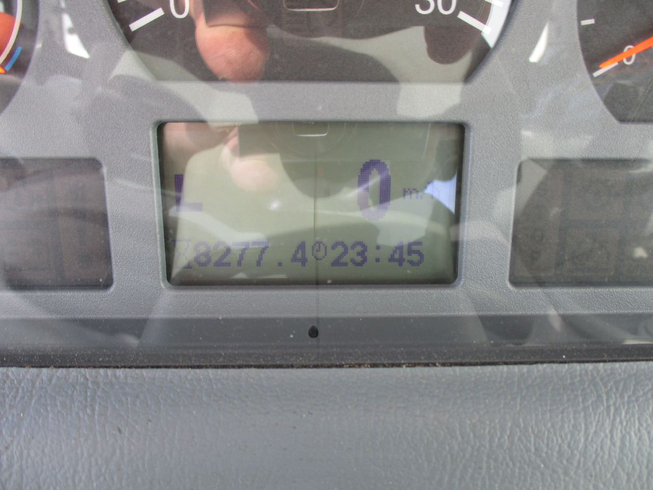 Valtra T 213 - 拖拉机:图2 Valtra T 213 - 拖拉机:图2