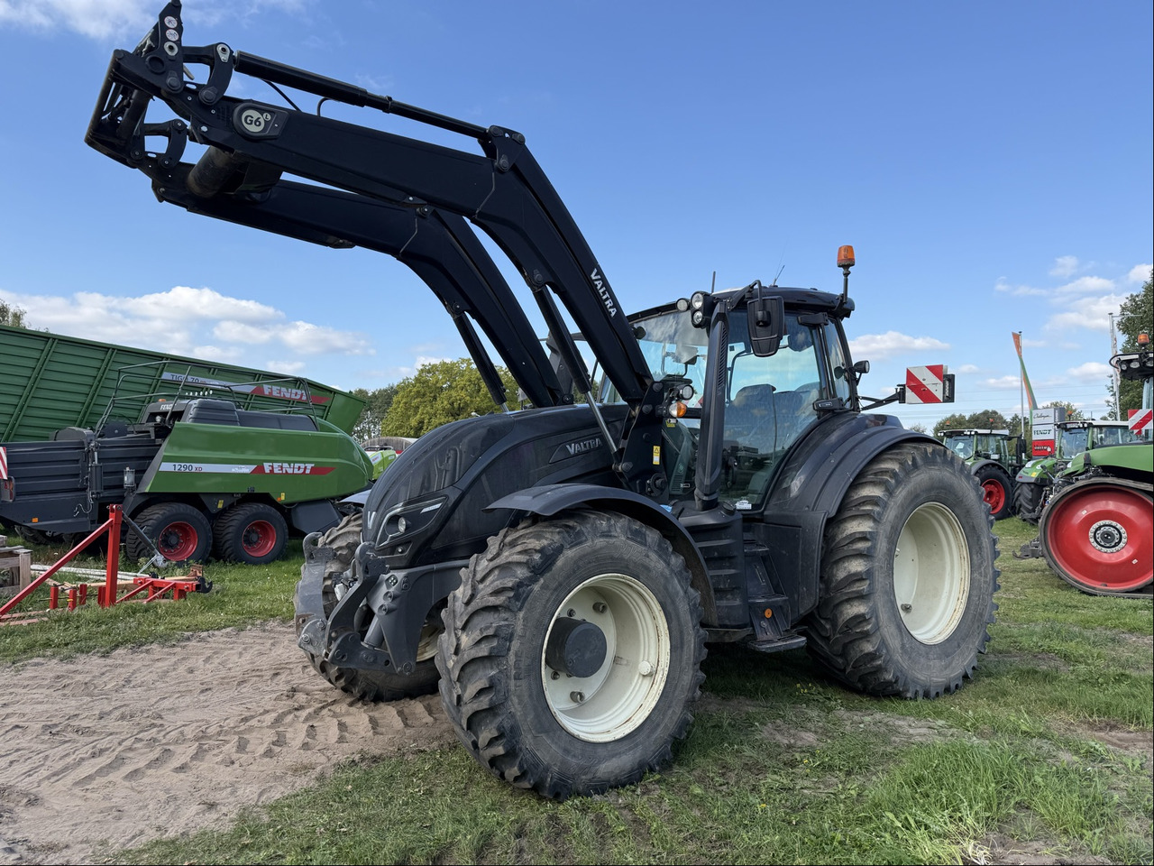 Valtra T 254 Versu - 拖拉机:图1 Valtra T 254 Versu - 拖拉机:图1