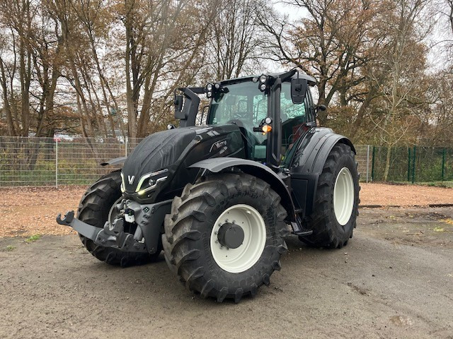 Valtra T235 V 2A1 - 拖拉机:图1 Valtra T235 V 2A1 - 拖拉机:图1