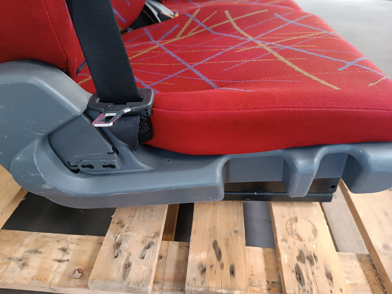 Iveco Eurostar, Eurotech, Eurotrakker - 座椅 适用于 卡车:图1 Iveco Eurostar, Eurotech, Eurotrakker - 座椅 适用于 卡车:图1