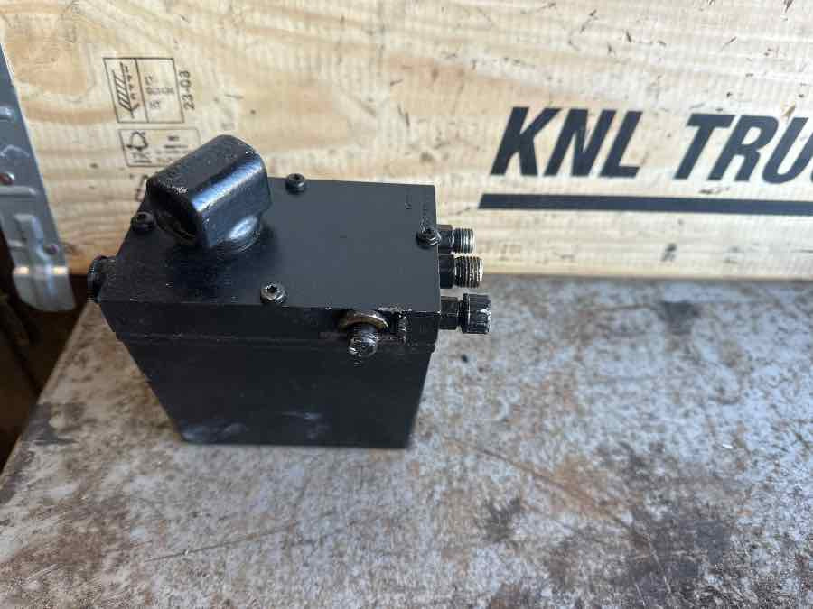 DAF CAB TILT PUMP 1914281 - 驾驶室和内部 适用于 卡车:图1 DAF CAB TILT PUMP 1914281 - 驾驶室和内部 适用于 卡车:图1