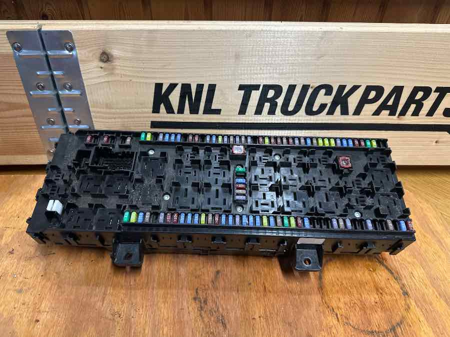 VOLVO FUSE BOKS 23909355 - 驾驶室和内部 适用于 卡车:图1 VOLVO FUSE BOKS 23909355 - 驾驶室和内部 适用于 卡车:图1