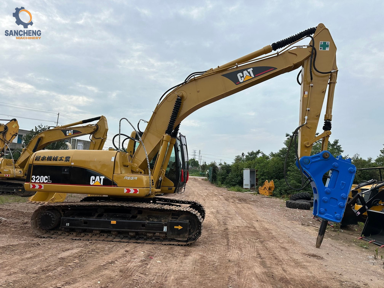 CAT 320CL crawler excavator with hammer - 履带式挖掘机:图1 CAT 320CL crawler excavator with hammer - 履带式挖掘机:图1