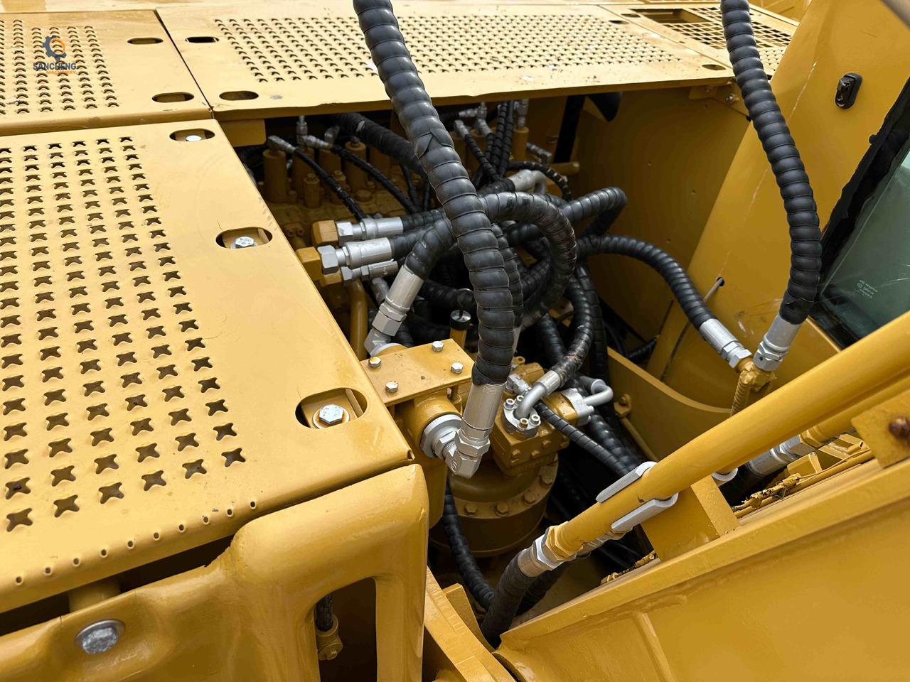 履带式挖掘机 CAT 320CL with hammer：图6